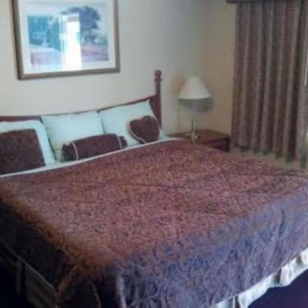 Western Inn Hamilton Bagian luar foto