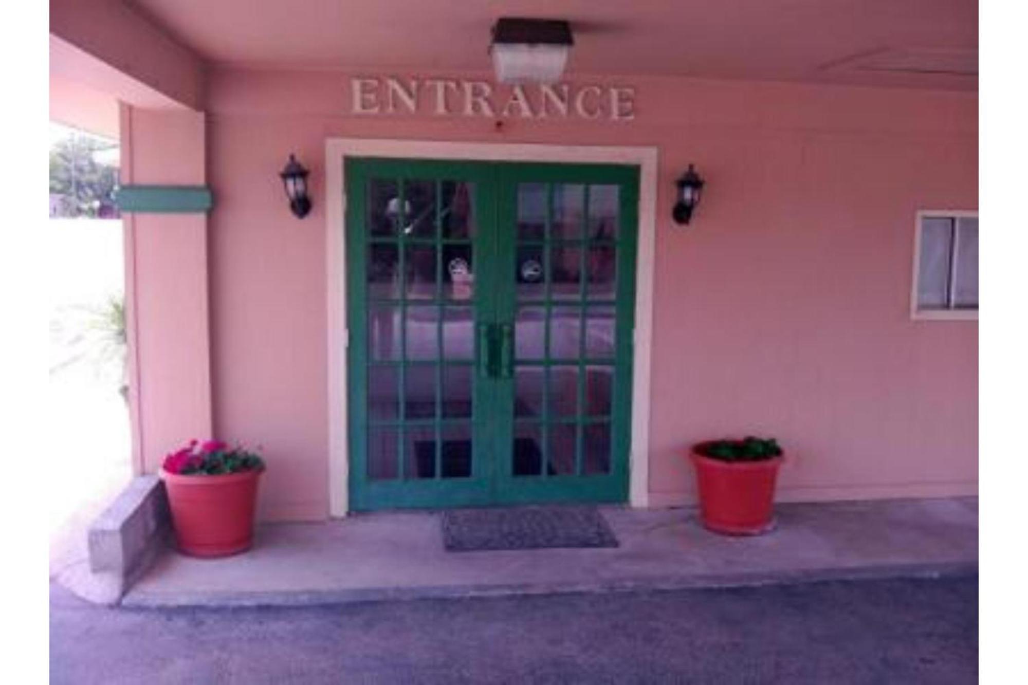 Western Inn Hamilton Bagian luar foto
