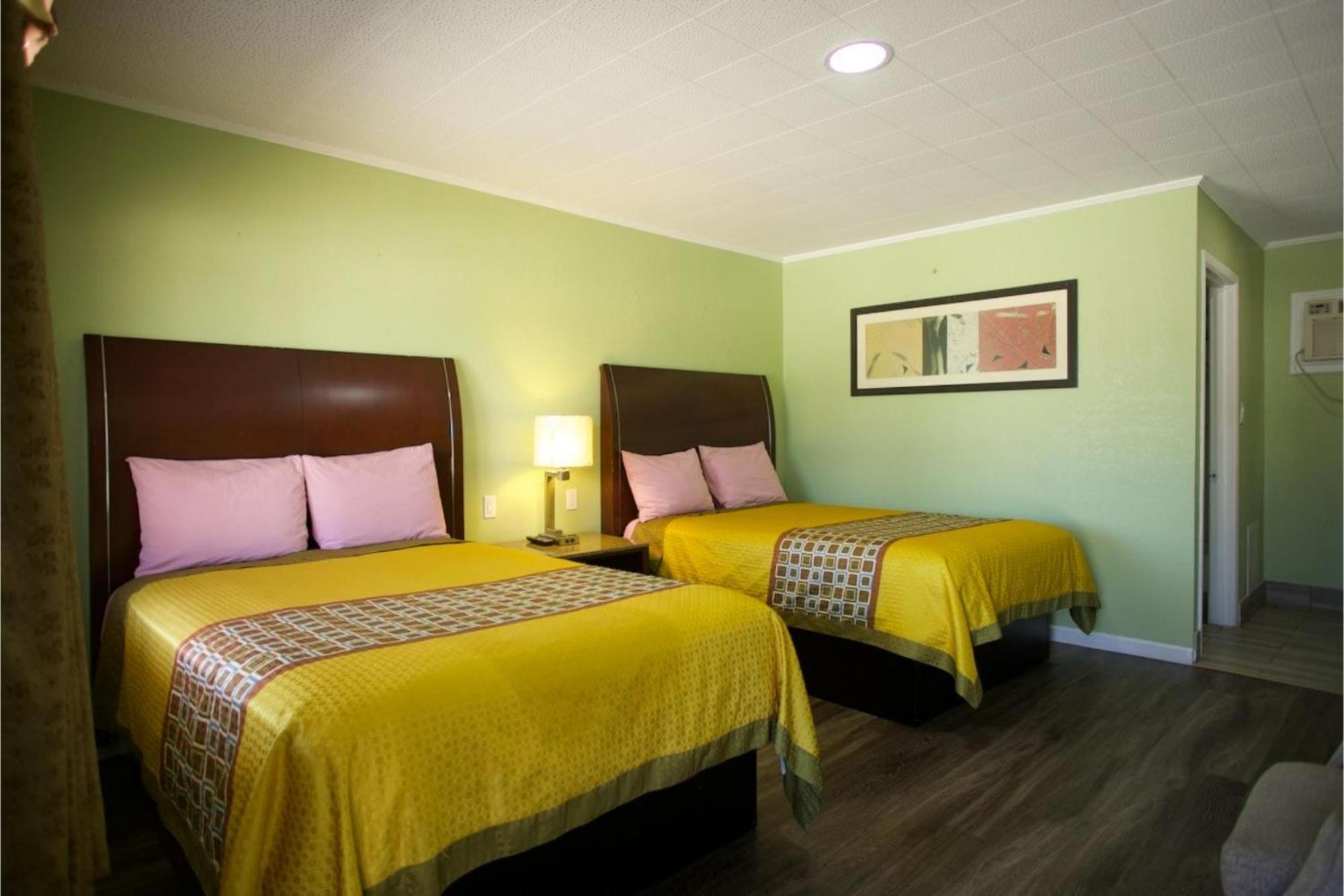 Western Inn Hamilton Bagian luar foto