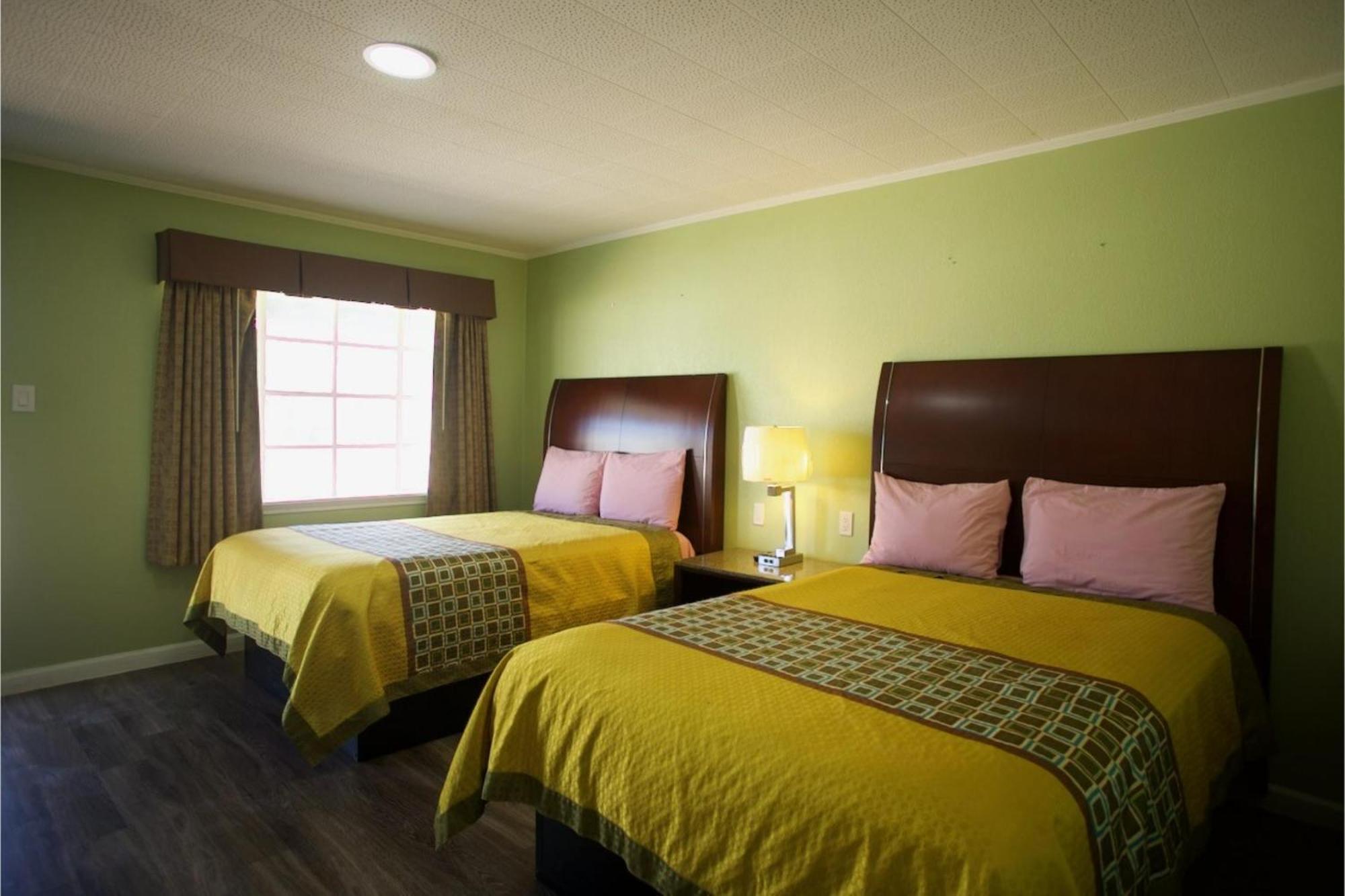 Western Inn Hamilton Bagian luar foto