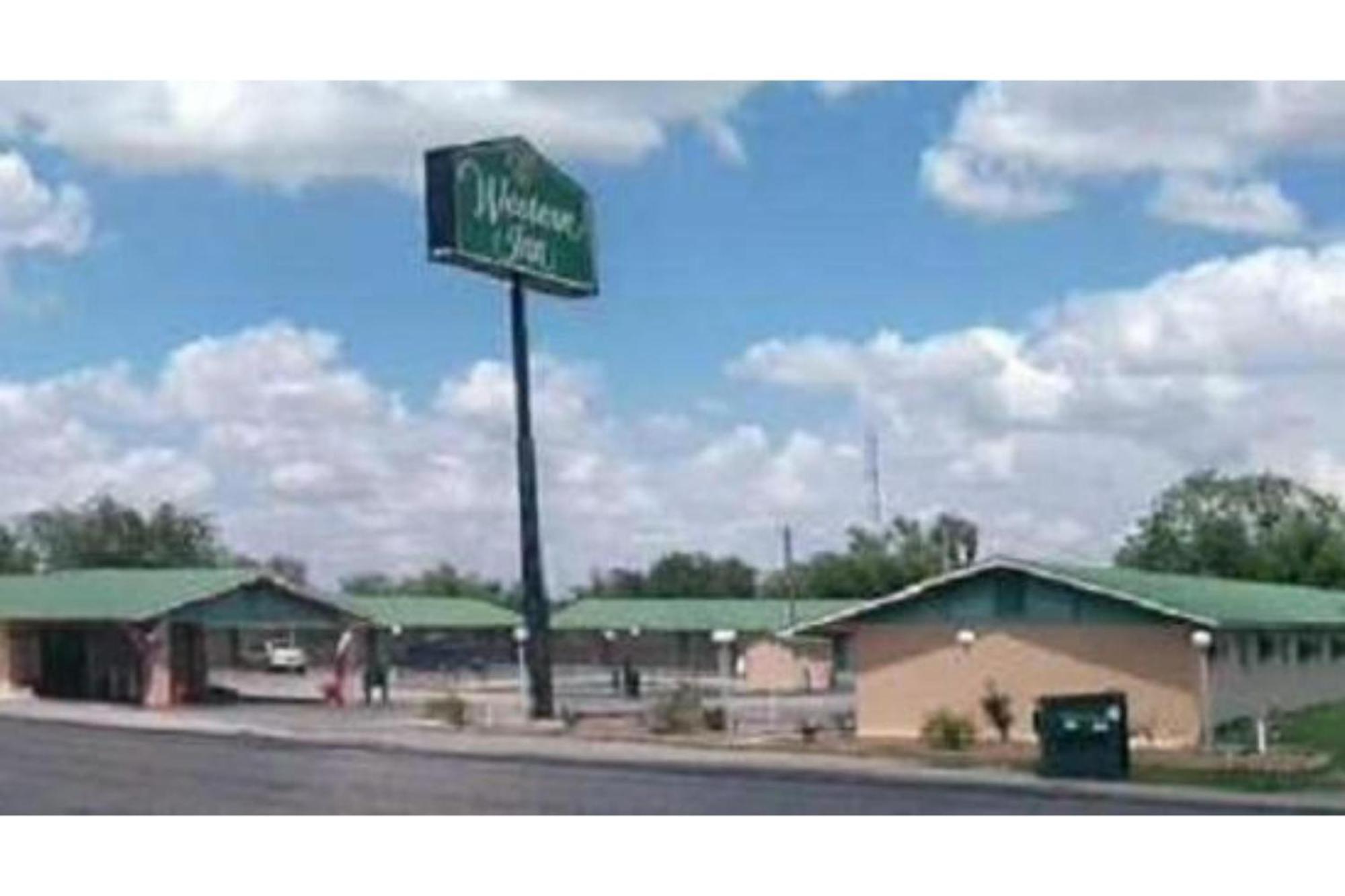 Western Inn Hamilton Bagian luar foto